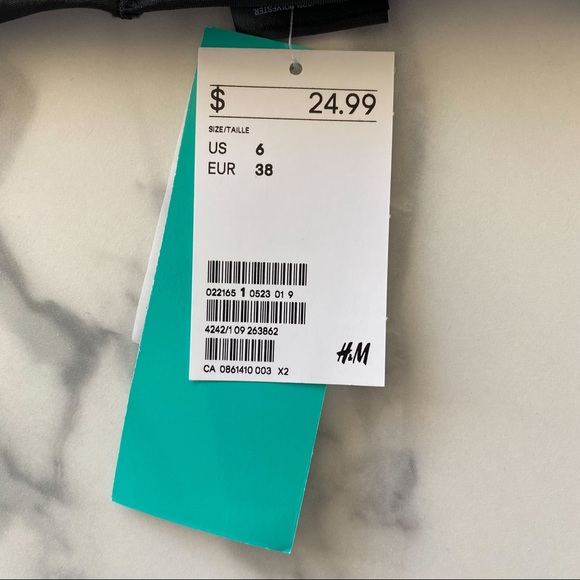 NWT H&M Black Bikini Top (Size 6) - Picture 6 of 6